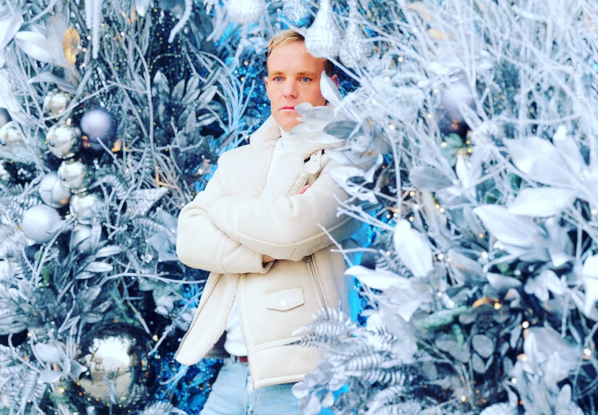 CELEBRITY FLORIST WARREN BUSHAWAY SHARES HIS SECRETS