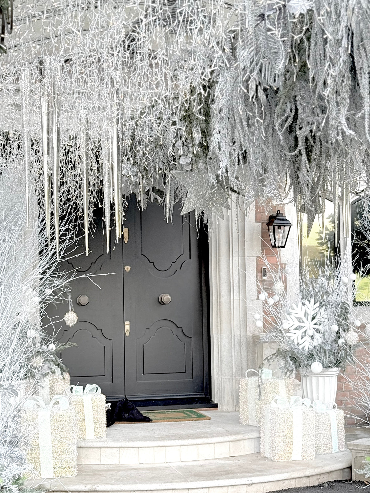 CHRISTMAS FRONT-PORCH DECORATION IDEAS